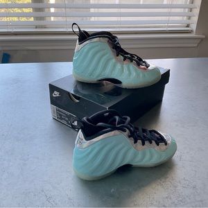 Nike little posite one